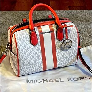 SOLD—-Micheal Kors small satchel “doctor bag”. A beautiful grapefruit color
